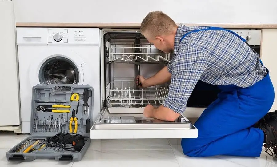 Polatlı İmmergas servisi teknisyen ekibi beyaz eşya tamiri yaparken